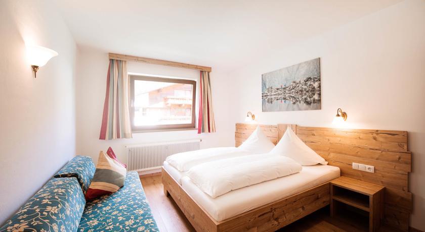 Hotel Eschenhof & Apartments Fulpmes Rom bilde