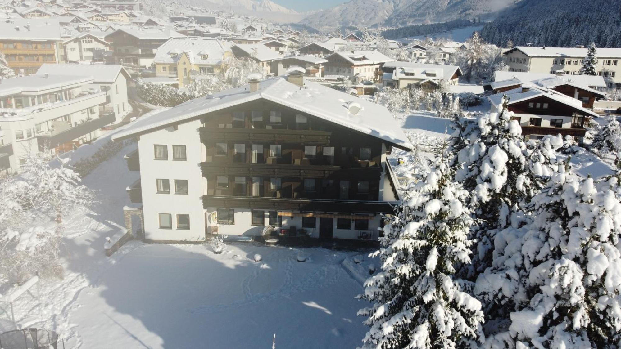 Hotel Eschenhof & Apartments Fulpmes Eksteriør bilde