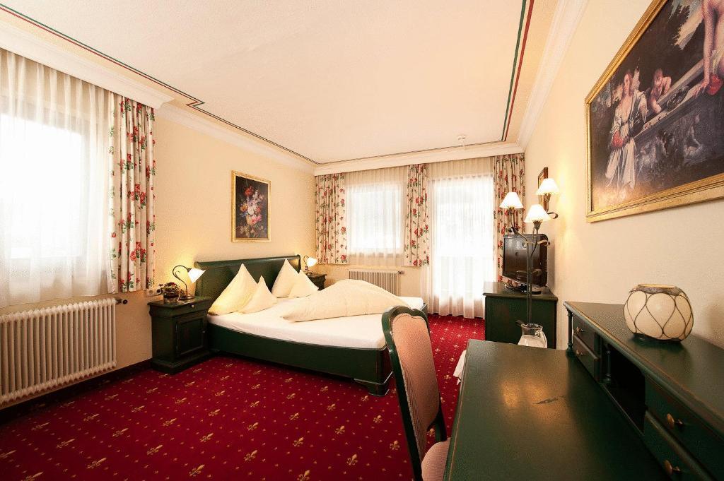 Hotel Eschenhof & Apartments Fulpmes Rom bilde